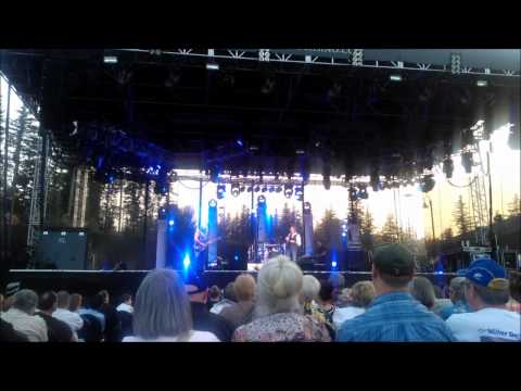 Kenny Loggins Concert - Scott Bernard