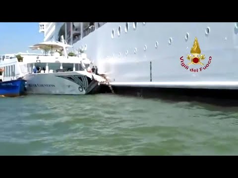 Panik in Venedig: Kreuzfahrtschiff rammt Touristenboot | AFP