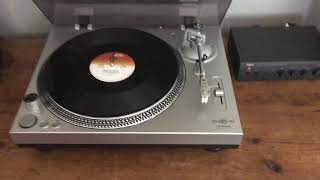 Video thumbnail for Stanton STR8-30 Turntable by johnnyangel69