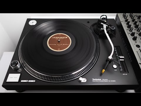 Junkie XL feat. Saffron - Beauty Never Fades