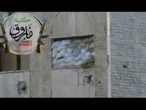 تصاعد الدخان نتيجة استهداف قوات النظام بقذائف الهاون من قبل عناصر كتيبة فاروق الشام على جبهة العباسيين في مدينة دمشق