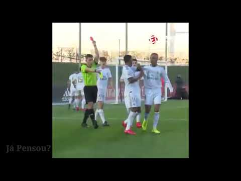 Rodrygo é expulso após "comemorar" um golaço