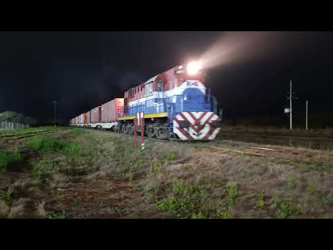 Alco (8252) con un Tren Vacio de N.C.A su paso por "A.g.D Beltrán" en pleno madrugada 🚂 🌃
