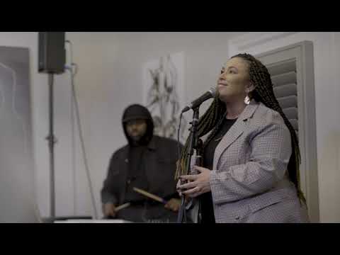 Writing Rounds Worship - A Million Pieces (feat. Jessica Hitte) [Official Music Video]