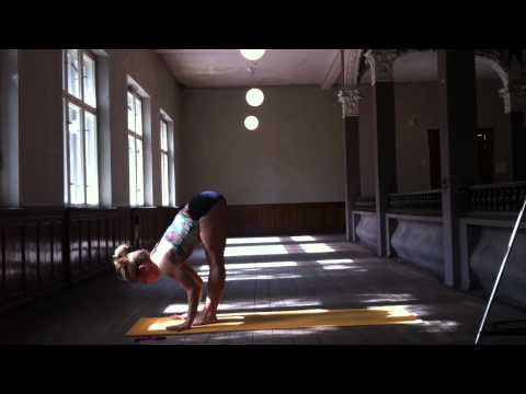 3 Minute Yoga - Sun Salutation B with Kino
