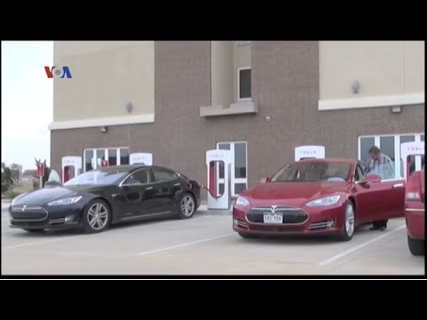 Wisata Bermobil dengan Mobil Listrik - Liputan Feature VOA