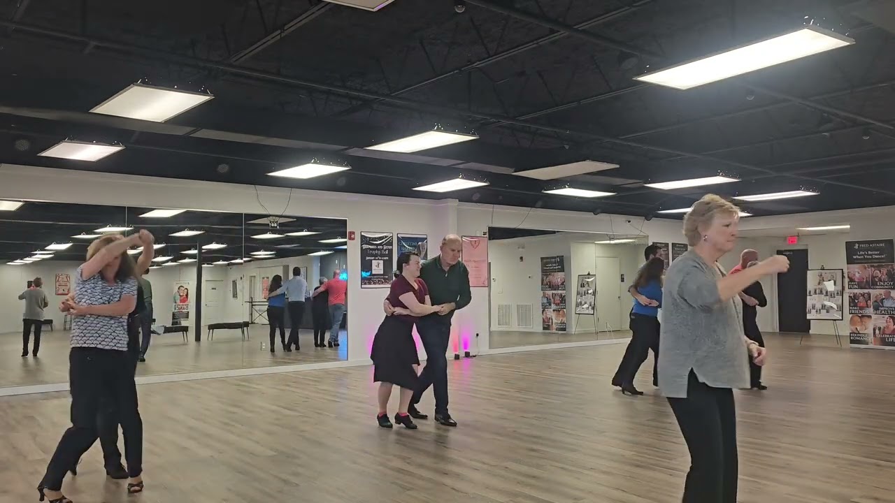 Swingin’ into the weekend like this! 🎶🔥