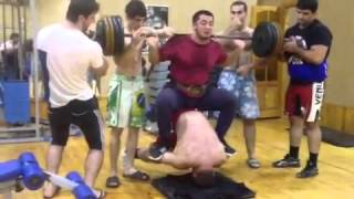 300 кг на шее))))