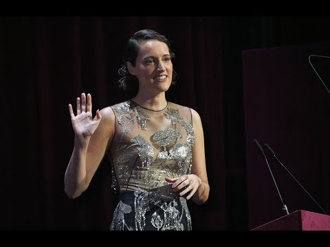 Phoebe Waller-Bridge stands up for sexual harassment victims in awards speech