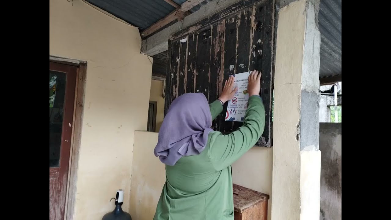Penyebaran Poster Pentingnya Pelaksanaan Perilaku Hidup Bersih dan Sehat (PHBS)
