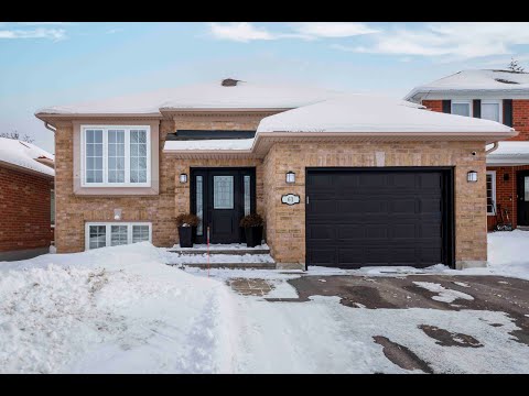 61 Leggott Ave, Barrie