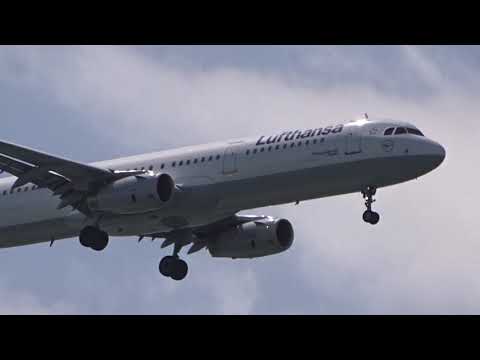 um avião da Lufthansa está prestes a pousar no Aeroporto Internacional Tunis-Cartago