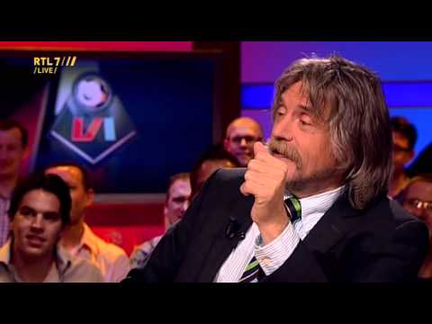 VI 26-08-11 - Johan Derksen vraagt zich af waar Koert Westerman zijn overhemd geleend heeft