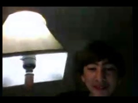 Destr0i  hits his head on lamp that dummy