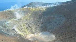 preview picture of video 'Italie iles Eoliennes paysages de l'ile Vulcano ascension du Volcano Fossa'