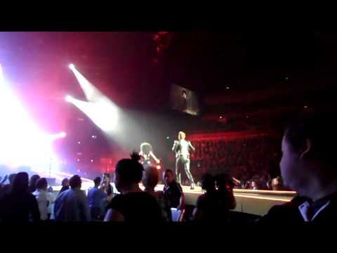 Queen + Adam Lambert + Lady Gaga, Another One Bites The Dust pt 2! Live in Sydney, 27/08/14