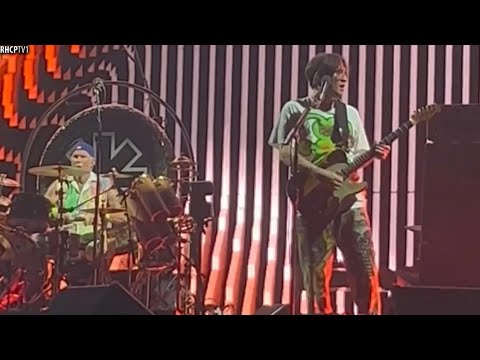 John Frusciante Saves Anthony Kiedis! (Brazil 2023)