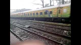 preview picture of video '24 hrs late morning departure of 12290 Nagpur - Mumbai CST through kalyan junction'