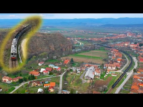 [Drone] Marfar CFR cu tracțiune dublă ieșind din Defileul Crișului Repede (07 04 2018)