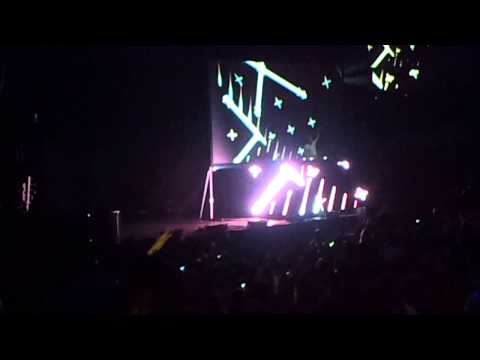 OTTO KNOWS - MILLION VOICES/APOLOGIZE REMIX LIVE @ Sportpaleis Antwerpen, Belgium