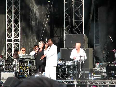 Robyn feat Dr Alban - No Coke (live at Way out West festival 14/8 2009)
