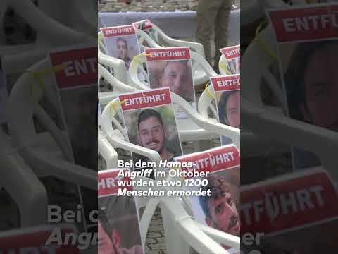 BERLIN GEDENKT OPFERN VOM 7. OKTOBER: Bebelplatz wird zum "Platz der Hamas-Geiseln" | WELT #shorts