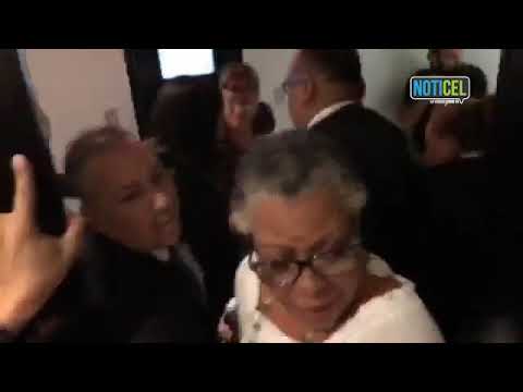 Seguridad del Capitolio empuja a manifestantes pro derechos de la mujer