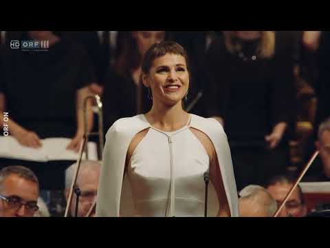 Patricia Nolz sings Mozart "Laudamus Te" c-minor mass c-Moll Messe