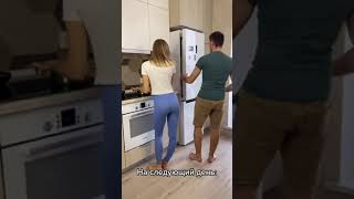Как он её шлепает, хорошо... #Shorts