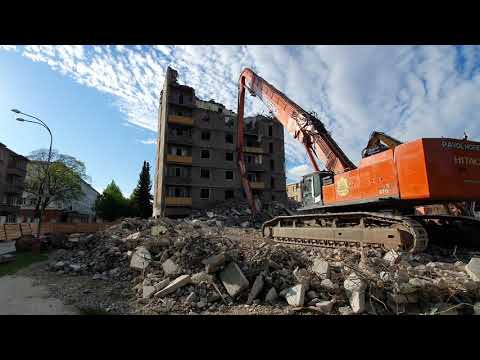 Demolition of tall building in Partizanske, Slovakia: view from J. A. Bata's park