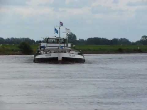 Vorbeifahrt Binnenschiff Theodor - GMS - 04701090 am Schreibpegel Reithörne zu Berg auf der Hunte