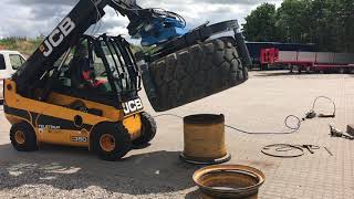 Horizontal tyre change using Easy Gripper 2400-2T Compact