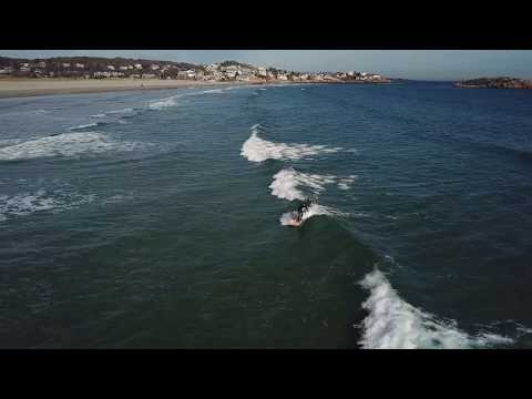 Drohnenaufnahmen von Surfern am Good Harbor Beach