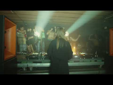 Mama Snake at Kompass Klub