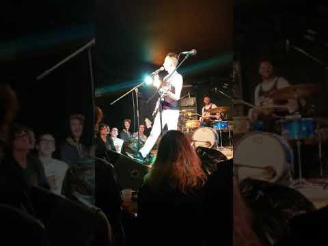 Cory Wong Teaches Audience How to Count 25/8