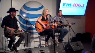 Ashley Monroe performs &quot;On To Something Good&quot;