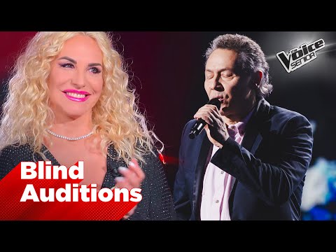 Umberto sings "Mille giorni di te e di me" by Baglioni | The Voice Senior Blind Auditions