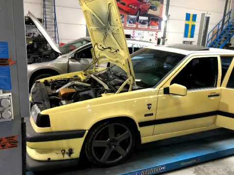 Volvo 850 T-5R cream yellow sedan