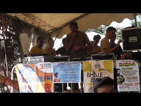 1 PUPA DERRICK (steppin forward) & MASSILIA HIFI   : camping du garance reggae festival 2013