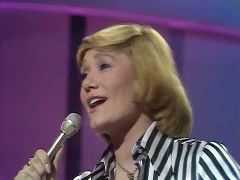 1974 Greece: Marinella - Krassi thalasse ke t'agori mou (11th at Eurovision in Brighton) SUBTITLES