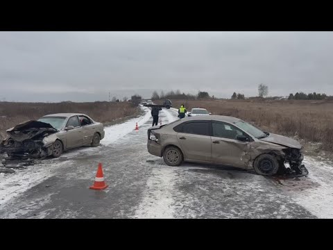 2 легковушки побились, в одной - малышка пострадала