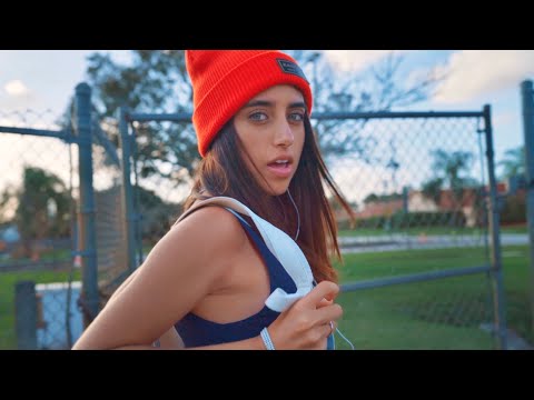 Nicole Favre - Pa' La Playa (Official Music Video)