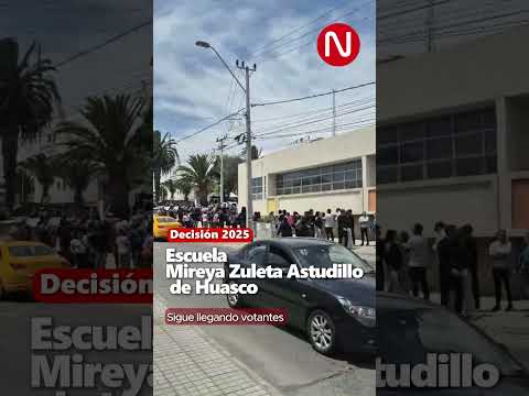 Escuela Mireya Zuleta Astudillo continúan llegando personas a votar