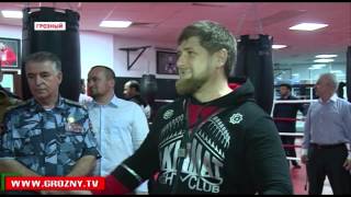 Глава Чечни посетил тренировку участников «Akhmat» Fight Show и гостей турнира