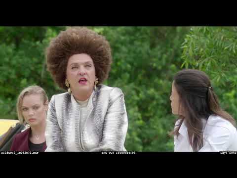 Jana Pet Psychic - EXTENDED SCENE - Lunatics