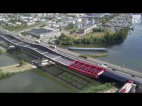 A6-Brücke: Tausend-Tonnen-Teil wird über Neckar gezogen