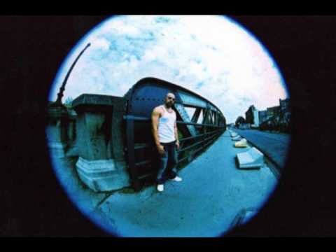 Akro - Qui est elle (feat adn 76)