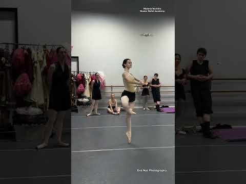 Ballerina attacks the black swan variation 😍 #ballet