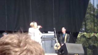 Mavis Staples - Too Close to Heaven (Lollapalooza 2010)