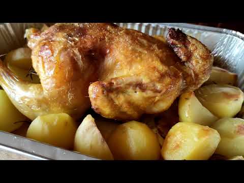 Pollo arrosto al limone con patate e rosmarino